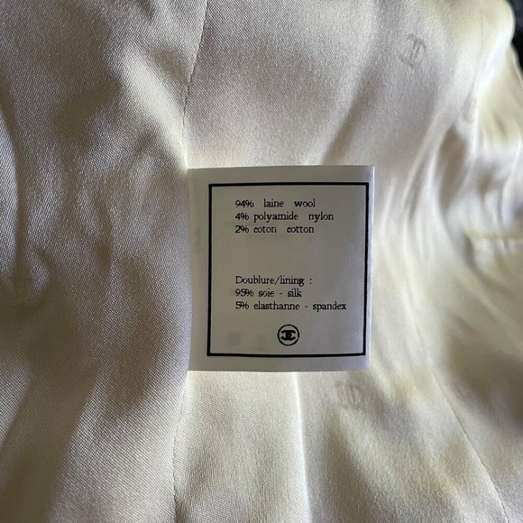 CHANEL 1994 Runway Tweed Jacket CC Buttons Boucle Iconic Collectable Size 42 EUC - Picture 6 of 16